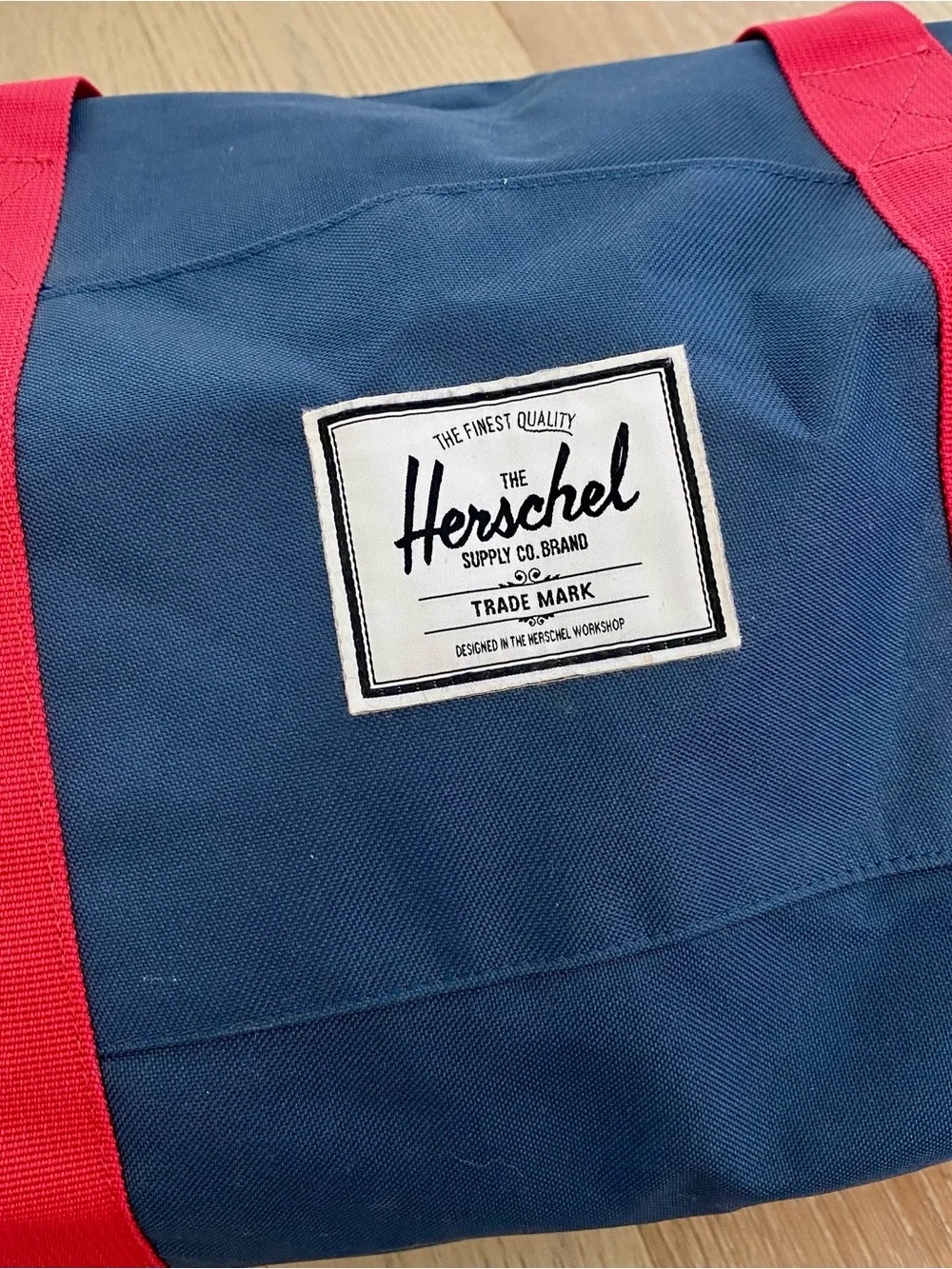 Herschel Sutton Mid-Volume Duffle Bag – Navy/Red – 28L